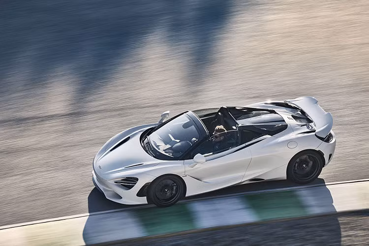 Mới đây, McLaren 750S 2024 mới - mẫu xe kế nhiệm chiếc Mclaren 720S vừa được hé lộ với nhiều cải tiến và tinh chỉnh. Theo đó, ít nhất 30% trên mẫu siêu xe McLaren 750S đã được thay đổi so với phiên bản 720S tiền nhiệm.