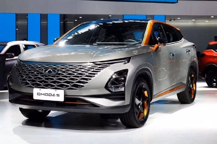  Chery OMODA 5 2023 Thông tin về việc hãng xe Trung Quốc Chery bán mẫu SUV cỡ B OMODA 5 tại Việt Nam đã được hé lộ từ năm ngoái. Theo đại diện của Chery, OMODA 5 sẽ được bán tại Việt Nam vào nửa cuối năm nay. Ban đầu, xe sẽ được nhập khẩu nguyên chiếc, sau đó chuyển sang lắp ráp trong nước.