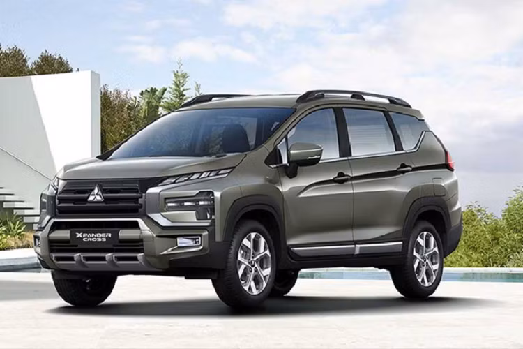 Tuy nhiên, Mitsubishi XFC sẽ không được lắp ráp tại Việt Nam mà có thể là xe nhập khẩu từ Indonesia. Hiện các đại lý tại Việt Nam đã nhận cọc dành cho Mitsubishi XFC phiên bản thương mại. Theo nhân viên tư vấn bán hàng tại đại lý, mẫu SUV cỡ B này sẽ có giá dao động từ 600 - 700 triệu đồng.