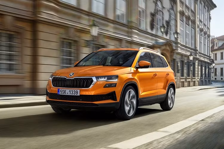  Bộ tứ xe Skoda Theo kế hoạch do Skoda công bố trong năm ngoái, thương hiệu châu Âu này sẽ kết hợp với TC Motor để bắt đầu bán xe tại Việt Nam từ năm 2023. Trong giai đoạn đầu, Skoda sẽ nhập khẩu 4 mẫu xe, bao gồm Karoq, Kodiaq, Octavia và Superb, từ châu Âu để bán tại Việt Nam. Trong đó, Skoda Karoq là SUV cỡ C; Kodiaq là SUV cỡ D; Octavia là sedan cỡ C; và Superb là sedan cỡ D.