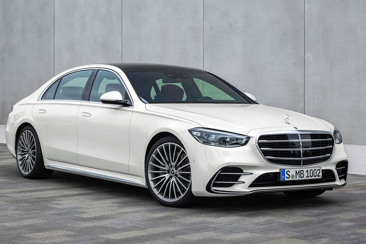 Ngoài GLC, thương hiệu ngôi sao 3 cánh có thể còn trình làng hàng loạt mẫu xe hiệu suất cao tại Việt Nam trong năm nay như Mercedes-AMG SL 43, Mercedes-AMG SL 63 và Mercedes-AMG C43 4Matic. Bên cạnh đó là những mẫu ô tô điện mới như Mercedes-EQB và Mercedes-EQS SUV.