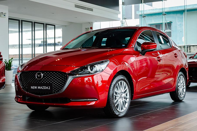 Cụ thể, 3 phiên bản của Mazda2 Sedan là 1.5L AT, 1.5L Luxury và 1.5L Premium đều được điều chỉnh giảm giá 5 triệu đồng. Giá xe Mazda2 sedan hiện tại lần lượt là 410 triệu, 494 triệu và 514 triệu đồng. Khác hoàn toàn với bản Sedan, Mazda2 Sport mang kiểu dáng hatchback lại được điều chỉnh tăng giá.