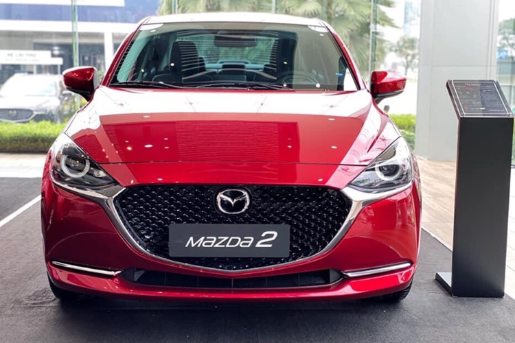 Theo đó, Mazda2 Sport bản 1.5L Luxury tăng 28 triệu đồng. Giá xe hiện tại là 507 triệu đồng. Mức tăng tương ứng với bản 1.5L Premium là 33 triệu đồng. Giá xe sau điều chỉnh là 552 triệu đồng. Đối với mẫu Mazda3 Sport, bản 1.5 Luxury được điều chỉnh giảm 10 triệu đồng. Giá xe giờ đây chỉ còn 639 triệu.