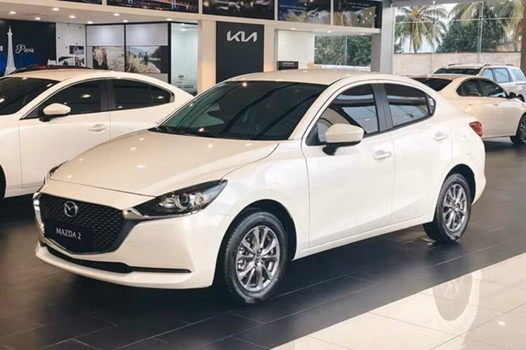 Sau điều chỉnh, CX-30 bản Luxury có giá 689 triệu đồng, trong khi giá bán mới của bản Premium là 729 triệu đồng. Không chỉ Mazda mà Hyundai mới đây cũng thông báo tăng giá hai mẫu xe Tucson và Santa Fe do nguyên vật liệu tăng.