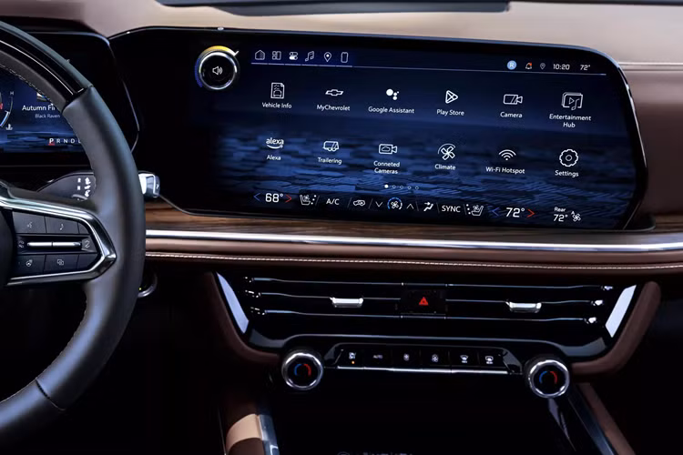 Ngoài ra còn có hệ thống nạp khí được sửa đổi lại và vật liệu hấp thụ âm thanh mới, giúp giảm tiếng ồn và cải thiện sự tinh tế khi vận hành. Chevrolet cho biết những phiên bản Tahoe 2025 và Suburban 2025 dùng động cơ diesel Duramax mới sẽ chỉ được bán ra vào năm 2025.