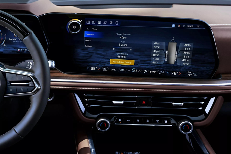 Bên cạnh đó, xe vẫn được cung cấp 2 tùy chọn động cơ V8 là 5.3L và 6.2L cho công suất tối đa tương ứng là 355 mã lực và 420 mã lực. Bộ đôi SUV gia đình cỡ đại này còn được tinh chỉnh lại hệ thống treo sau đa liên kết để mang lại “cảm giác lái và khả năng xử lý tinh tế hơn”.