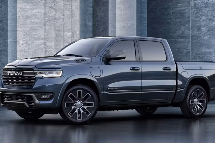 Các kỹ sư Ram đã tối ưu hệ thống khung gầm STLA cho phiên bản Ram 1500 Ramcharger này, với mục đích ban đầu là để chuẩn bị cho phiên bản thuần điện Ram 1500 REV nhưng kết quả là hệ thống hybrid đã đạt hiệu quả tốt hơn mong đợi.