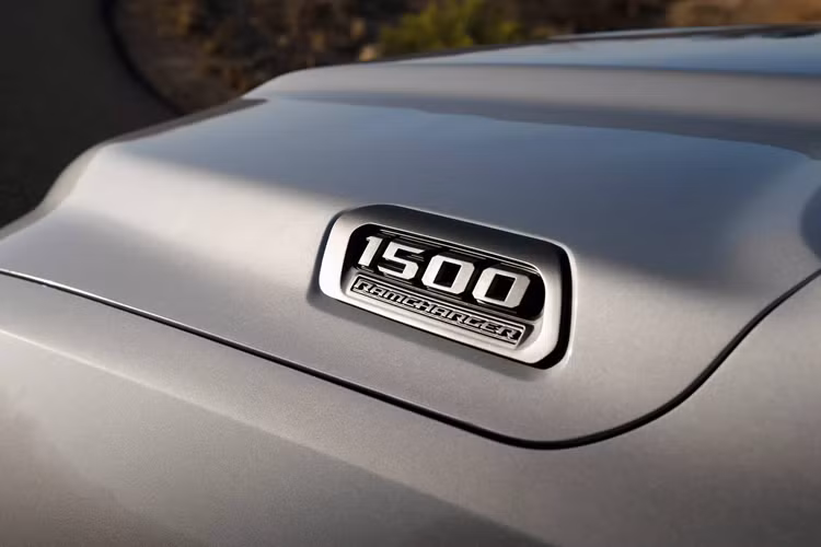 Tuy nhiên giờ đây cái tên Ramcharger đã quay trở lại để dùng cho một biến thể của Ram 1500 đời mới 2024. Theo đó, Ram 1500 Ramcharger 2024 mới được hãng Ram Trucks quảng bá là một mẫu “bán tải chạy điện”, nhưng vẫn trang bị động cơ xăng V6.