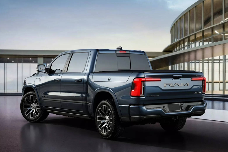 Người sử dụng có thể chọn giữa 5 mức độ chiều cao hệ thống treo, tăng lên để đi địa hình hoặc giảm xuống để bám đường hơn khi chạy vận tốc nhanh. Hệ thống điện tích hợp trên xe cũng có thể sạc ngược lại cho các thiết bị dân dụng, với công suất tối đa lên đến 7,2 kW.