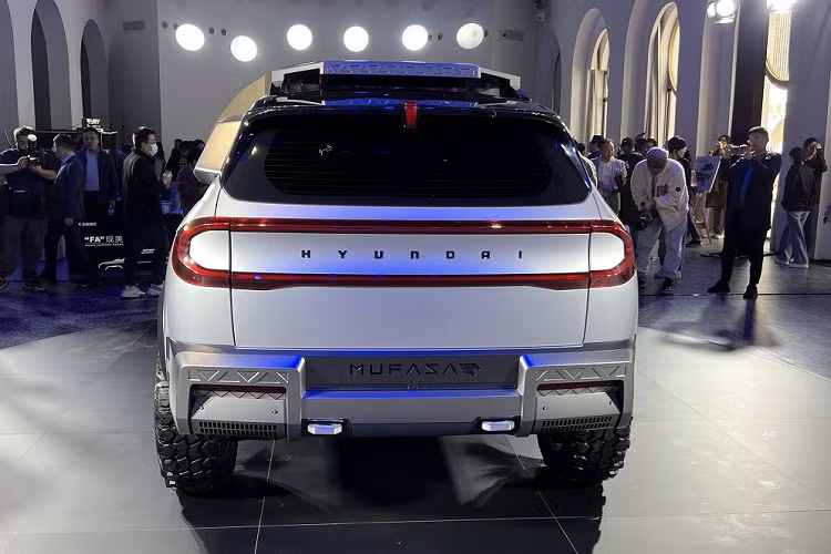 Cũng cần phải nói thêm rằng, Hyundai Mufasa phiên bản thương mại sẽ có thiết kế khác biệt đáng kể so với Mufasa Adventure. Trước đó, những hình ảnh đầu tiên của Hyundai Mufasa phiên bản thương mại đã được đăng trên trang web của Bộ Công nghiệp và Công nghệ Thông tin Trung Quốc.