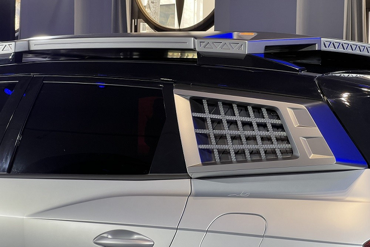 Ở phía sau, mẫu xe concept này được trang bị cụm đèn hậu hình bầu dục, tương tự Hyundai Santa Fe dành riêng cho thị trường Trung Quốc. Nằm bên trong đèn hậu là tem chữ nổi "Hyundai". Cản sau của xe cũng được thiết kế theo phong cách như cản trước và đi kèm 2 móc cứu hộ.