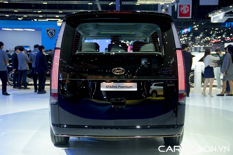 Phiên bản cao cấp Premium của dòng xe Hyundai Staria 2023 tại Thái Lan có giá từ 2,249 triệu baht (khoảng 1,53 tỷ đồng).