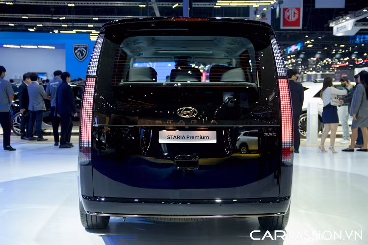 Phiên bản cao cấp Premium của dòng xe Hyundai Staria 2023 tại Thái Lan có giá từ 2,249 triệu baht (khoảng 1,53 tỷ đồng).
