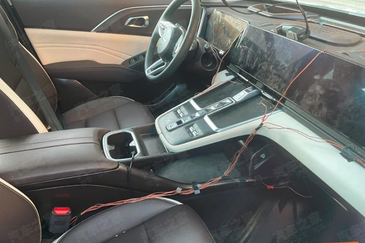 Để phục vụ các khách hàng tại đất nước tỷ dân của mình, nhiều tập đoàn và hãng ôtô hàng đầu của Trung Quốc đã liên kết cũng như tạo ra các sản phẩm con, độc lập với thiết kế của hãng mẹ, 1 trong số đó là hãng xe Great Wall Motor (Trường Thành) đã liên tục mở rộng dòng sản phẩm SUV của mình, bằng cách nhanh chóng giới thiệu thương hiệu ôtô Haval.