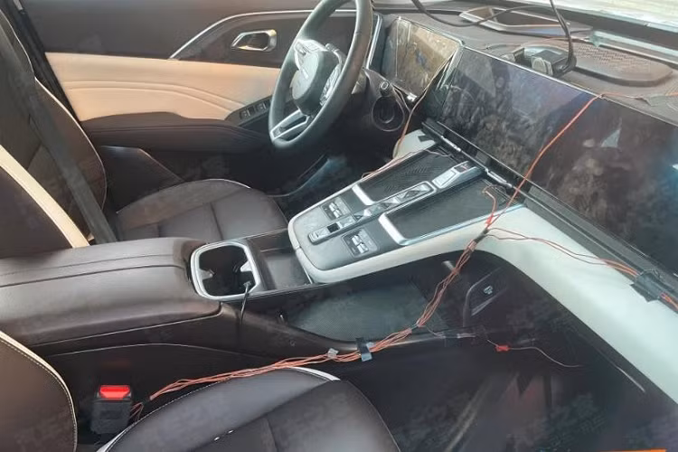 Để phục vụ các khách hàng tại đất nước tỷ dân của mình, nhiều tập đoàn và hãng ôtô hàng đầu của Trung Quốc đã liên kết cũng như tạo ra các sản phẩm con, độc lập với thiết kế của hãng mẹ, 1 trong số đó là hãng xe Great Wall Motor (Trường Thành) đã liên tục mở rộng dòng sản phẩm SUV của mình, bằng cách nhanh chóng giới thiệu thương hiệu ôtô Haval.