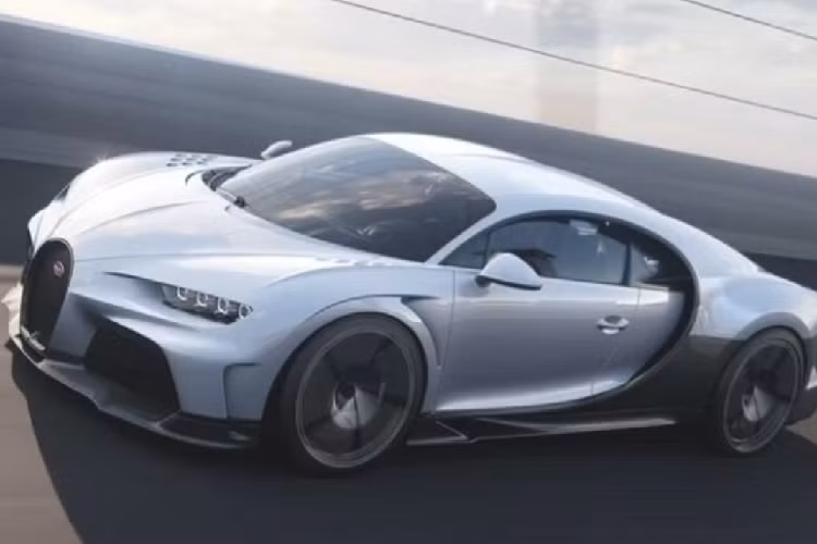 Theo một kênh YouTube tính toán, siêu xe đắt đỏ này có giá khoảng 3 triệu USD (khoảng hơn 70 tỷ đồng) khi mua mới. Nếu người dùng sử dụng cẩn thận, hết sức giữ gìn, trong 10 năm đầu, chiếc xe sẽ tiêu tốn khoảng 100.000 USD (khoảng 2,4 tỷ đồng). Con số có lẽ là ngoài tầm với của nhiều chủ xe "cỏ" nhưng với giới chơi siêu xe có lẽ chỉ là số lẻ.