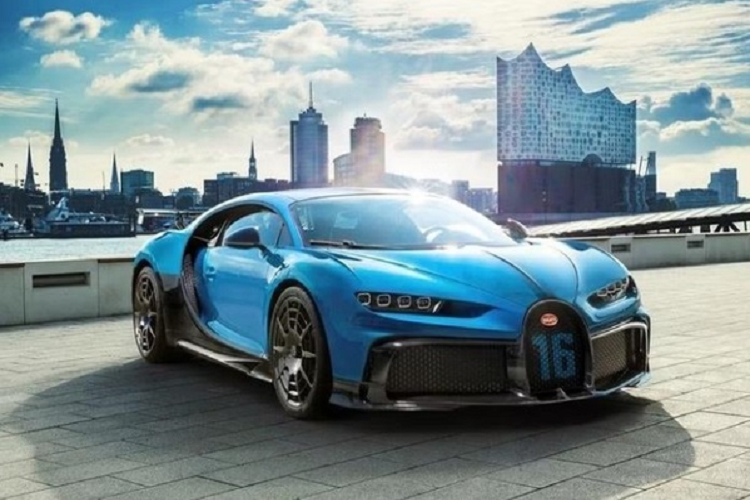 Chính vì thế, chỉ những triệu phú đô la mới có thể sở hữu Bugatti Chiron. Không có gì quá ngạc nhiên khi những chi phí đi kèm mẫu siêu xe này cũng “ngốn” một khoản tiền không hề nhỏ của chủ nhân nó.