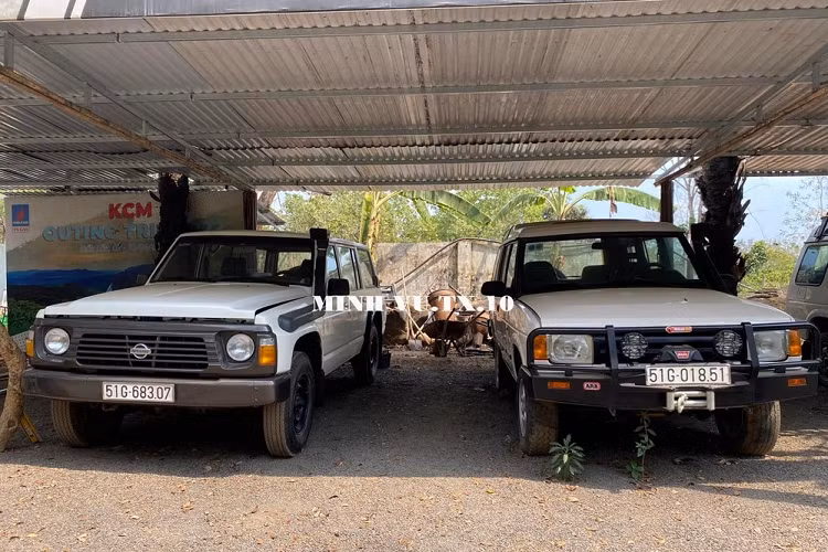 Một lần nữa tôi lại nhắc anh lơ xe nhớ cho mình xuống gần chỗ để vào Thác Dray Nur, đừng quên để xe lên tận Buôn Ma Thuột lại mất vài tiếng đi xe. Gần 6 giờ sáng, tiếng gọi của anh lơ xe 28 tuổi "xuống đi em, rồi bắt xe ôm hay taxi vào trong, đi xe ôm nhớ trả giá mạnh nhé, đường vào rất xấu đừng đi taxi, tốn tiền và có thể "bán cháo".