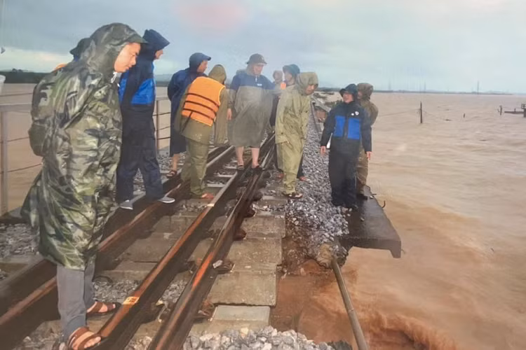 Quảng Bình lên phương án ứng phó những hầm đường sắt trăm năm tuổi - Hình 6 Quang Binh len phuong an ung pho nhung ham duong sat tram nam tuoi-Hinh-6