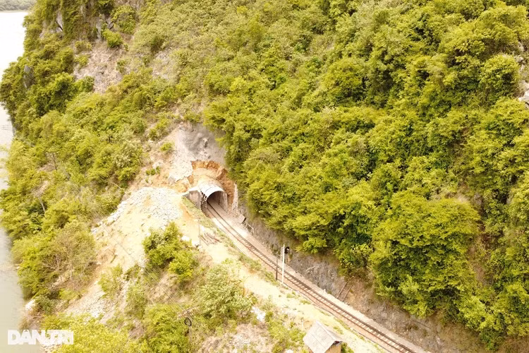 Quảng Bình lên phương án ứng phó những hầm đường sắt trăm năm tuổi - Hình 4 Quang Binh len phuong an ung pho nhung ham duong sat tram nam tuoi-Hinh-4