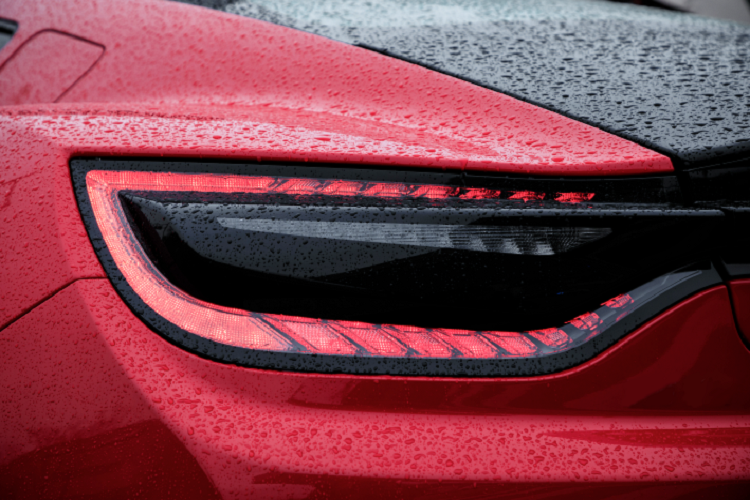 Đối với nhà đầu tư, phía Nasdaq muốn hủy niêm yết cổ phiếu Mullen để giao dịch dưới giới hạn 1 đô la (dưới 50 xu kể từ thứ Sáu) và Mullen đồng thời kiện một số công ty đầu tư lớn, gồm Charles Schwab, cáo buộc thao túng cổ phiếu của mình.