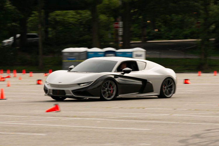 Trong khi Mullen chuẩn bị sản xuất các loại xe tải và xe bán tải Trung Quốc mang nhãn hiệu Mullen tại Mississippi, Qiantu K50 đã sử dụng ít nhất 4 tên gọi khác nhau. Cho đến tháng 3 năm ngoái, nó được gọi là Dragonfly K50, Mullen K50, Qiantu K50 của Mullen, hoặc Mullen Dragonfly.