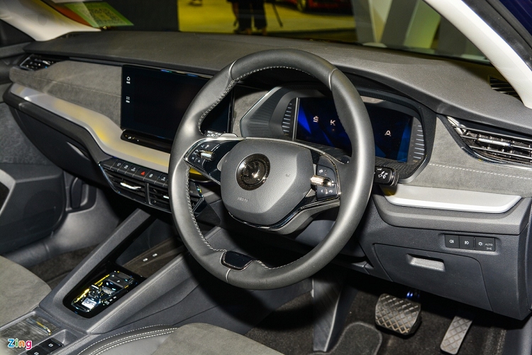 Tại Singapore, Octavia được bán với 2 tùy chọn động cơ là 1.0L và 1.2L. Khối động cơ tăng áp 1.0L sản sinh công suất 107,4 mã lực tại 7.500 vòng/phút, mô-men xoắn cực đại 200 Nm tại 2.000-3.000 vòng/phút. Phiên bản động cơ tăng áp 2.0L cho công suất 241,5 mã lực tại 5.250-6.500 vòng/phút, mô-men xoắn cực đại 370 Nm tại 1.600-4.300 vòng/phút.