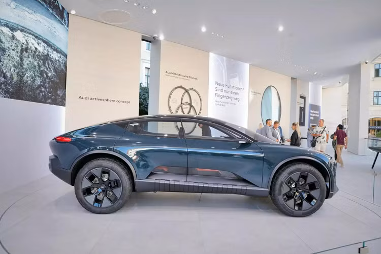 Kiểu dáng của xe điện Audi Activesphere có lẽ sẽ là yếu tố khiến chiếc xe này được bàn luận nhiều khi xuất hiện bản thương mại. Tuy nhiên, với phong cách mới này, cùng với các tính năng thực tế ảo tương lai lại giúp Audi Activesphere trở thành điều gì đó khiến ngành ô tô suy ngẫm. Tuy không chắc chắn sẽ đưa mẫu xe này đi vào sản xuất thương mại, Audi vẫn có thể sử dụng những ý tưởng được đánh giá cao để ứng dụng vào các mẫu xe khác.