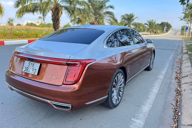 Thứ 2 là động cơ tăng áp V6 3.0L cho công suất 283 mã lực và mô-men xoắn 400Nm, cho phép xe tăng tốc 0-100 km/h trong 7,1 giây. Cả 2 động cơ đều đi kèm hộp số tự động DCT 7 cấp và hệ dẫn động cầu sau.