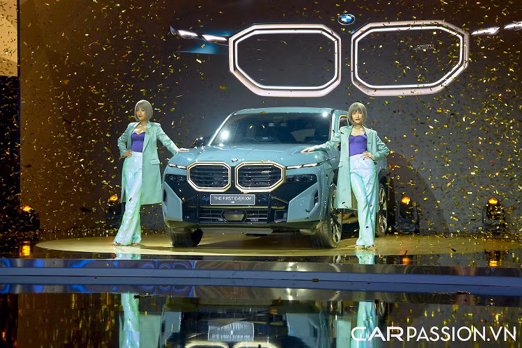 Trước đây, từng có một số mẫu xe điện hiệu năng cao được BMW giới thiệu như i4 M50, iX M60, i7 M70 hoặc hybrid xăng-điện như M760e, tuy nhiên chúng vẫn chỉ dừng lại ở cấp độ M Performance, tức là vẫn chưa thể đạt tới đẳng cấp M.