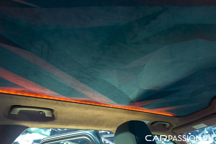 Bộ ghế thể thao BMW M uốn theo thân hình người ngồi. Xe vẫn trang bị cần số truyền thống. Được định vị là mẫu xe cao cấp nhất trong dòng sản phẩm SUV của BMW nên chiếc XM sở hữu đầy đủ mọi công nghệ tân tiến nhất hiện nay mà hãng xe xứ Bavaria có thể đem lại cho thị trường.