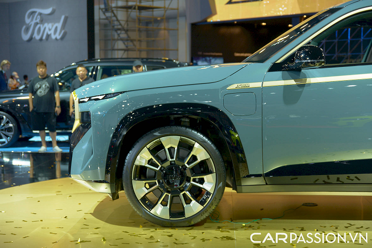 Chế độ Electric luôn ưu tiên chỉ dùng mô-tơ điện với năng lượng lấy từ khối pin lithium-ion 25,7 kWh và chỉ kích hoạt động cơ xăng mỗi khi người lái đạp ga mạnh bất chợt hoặc khi pin đã cạn sạch. Cuối cùng là eControl, chỉ vận hành bằng động cơ xăng và tuyệt đối không sử dụng đến pin.