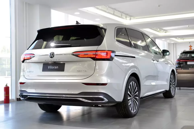 Volkswagen Viloran tại Việt Nam sẽ có 5 màu sắc là đỏ, đen, trắng, nâu và bạc. Thời gian giao xe sẽ là trước Tết Nguyên đán. Ngoài Viloran, Volkswagen còn dự định giới thiệu thêm 2 mẫu xe nhập khẩu Trung Quốc khác tại Việt Nam là Teramont X và ID.6 X.
