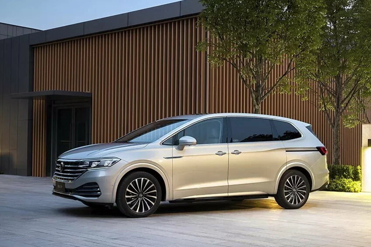 "Trái tim" của Volkswagen Viloran 2024 ở Việt Nam dự kiến là động cơ xăng 4 xi-lanh, tăng áp, dung tích 2.0L với công suất tối đa 220 mã lực và mô-men xoắn cực đại 350 Nm. Động cơ đi với hộp số tự động ly hợp kép ướt 7 cấp.