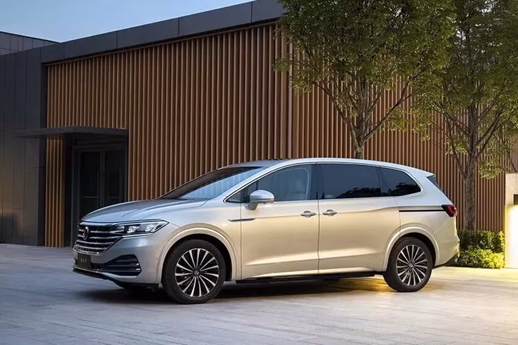 "Trái tim" của Volkswagen Viloran 2024 ở Việt Nam dự kiến là động cơ xăng 4 xi-lanh, tăng áp, dung tích 2.0L với công suất tối đa 220 mã lực và mô-men xoắn cực đại 350 Nm. Động cơ đi với hộp số tự động ly hợp kép ướt 7 cấp.