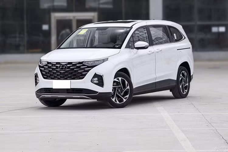 Các tính năng an toàn chủ động trong gói Hyundai Smartsense cũng có mặt đầy đủ, với: hỗ trợ giữ làn, giám sát và phòng tránh va chạm điểm mù, phòng tránh va chạm khi lùi, phòng tránh va chạm trước, cảnh báo người lái tập trung và cả điều khiển hành trình thông minh...