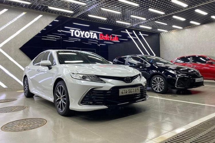 Cung cấp sức mạnh cho Toyota Camry phiên bản 2.5Q là khối động cơ mang mã A25A-FKS, 2.5L 4 xi lanh thẳng hàng sản sinh công suất tối đa 207 mã lực tại 6.600 vòng/phút...