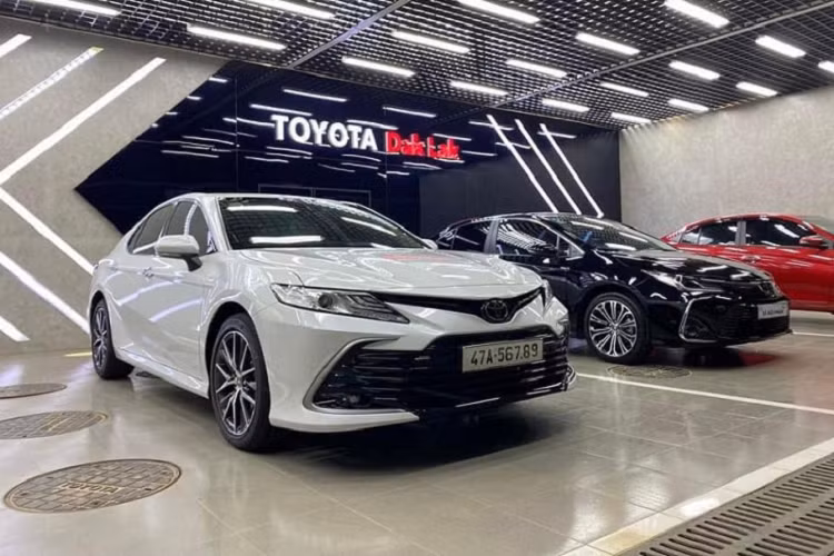 Cung cấp sức mạnh cho Toyota Camry phiên bản 2.5Q là khối động cơ mang mã A25A-FKS, 2.5L 4 xi lanh thẳng hàng sản sinh công suất tối đa 207 mã lực tại 6.600 vòng/phút...