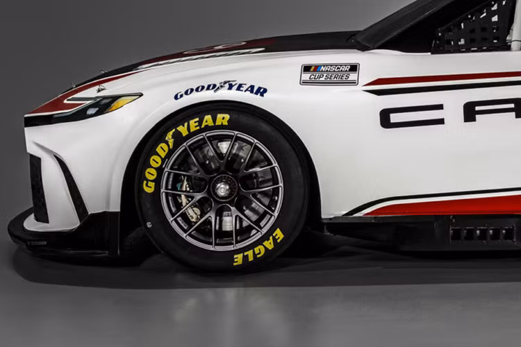 Toyota tiếp tục là nhà sản xuất duy nhất trong NASCAR có 3 dòng xe trên 3 series phân hạng thi đấu, Camry thi đấu NCS, GR Supra thi đấu NASCAR Xfinity Series (NXS) và Tundra TRD Pro thi đấu NASCAR CRAFTSMAN Truck Series (NCTS).