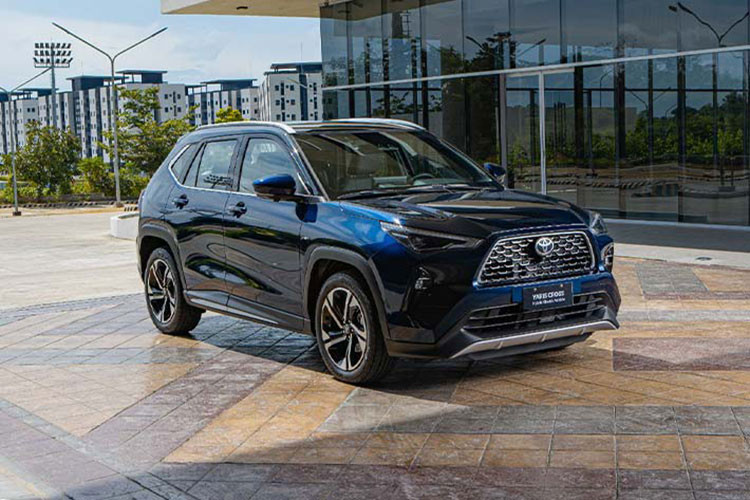 Từ tháng 5/2023, các đại lý ở Việt Nam đã bắt đầu nhận cọc cho Toyota Yaris Cross 2023 mới và thông báo mẫu SUV hạng B này sẽ được ra mắt trong tháng 8. Mẫu xe SUV cỡ B mang thương hiệu "thiện lành" này dự kiến sẽ được bàn giao tới khách hàng vào tháng sau đó.