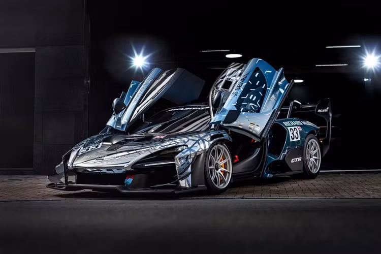 Việc một chiêc siêu xe dành cho đường đua được nhập về các nước Đông Nam Á không phải hiếm nhưng đây là lần đầu, 1 công ty nhập khẩu tư nhân lại đứng ra mang về Việt Nam, chính điều này đã khiến giới mê xe rất tò mò muốn biết siêu xe McLaren Senna GTR có gì hay khiến đơn vị này quyết tâm mang xe về bằng được dù biết chắc rằng sẽ không thể đăng ký hay đăng kiểm được.