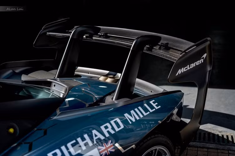 Sự ra đời của McLaren Senna GTR là có thể hiểu được vì trước đó, hãng cũng tạo ra chiếc xe đua McLaren P1 GTR, dựa trên xe hypercar đường phố McLaren P1, thậm chí, hãng độ Lanzante còn được phép sửa đổi xe đua McLaren P1 GTR để nó hợp pháp lưu thông trên đường phố, chủ yếu là tại Mỹ.