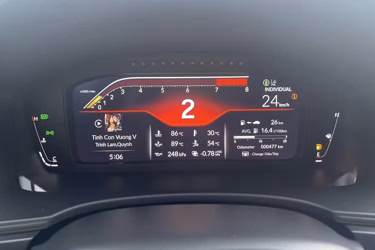 Honda Civic Type R 2023 “uong xang nhu nuoc”, day binh chay chi 240km