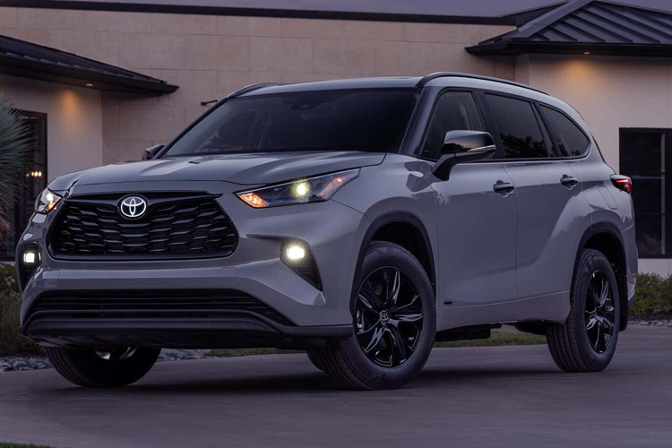  10. Toyota Highlander Hybrid – 75 điểm Đây là một trong những mẫu ôtô tốt nhất trong phân khúc crossover cỡ trung với nội thất 3 hàng ghế. Những ưu điểm gồm động cơ tiết kiệm nhiên liệu, cảm giác lái tốt và không gian nội thất rộng rãi, đặc biệt ở hàng ghế thứ hai.