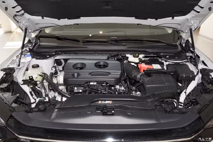 Ford cũng chính thức tuyên bố rằng mức tiêu thụ nhiên liệu trung bình trên 100 km của xe Mondeo 2023 phiên bản 1.5T là khoảng 6,64 đến 6,76 lít.