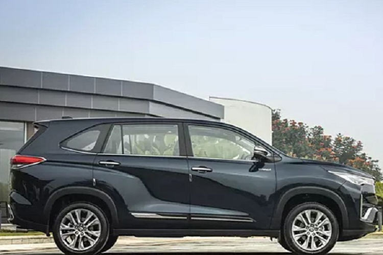 Bên cạnh đó, số lượng đơn hàng cho mẫu xe MPV Toyota Innova 2023 ngày càng nhiều, đòi hỏi các công nhân tại nhà máy phải hoạt động hết công suất.