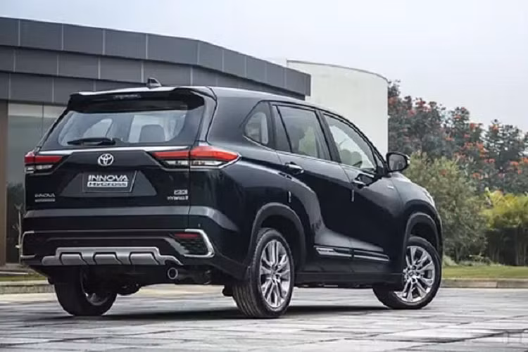 Dự kiến, bản xuất khẩu của Toyota Innova 2023 tăng giá khoảng 10%, tức là từ 682,2 triệu đồng lên 765 triệu đồng. Với mức giá trước thuế khá cao như thế này, chắc chắn khi về nước xe sẽ có giá cao hơn bản tiền nhiệm.