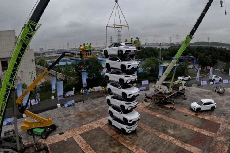 Kết quả, một “tháp” Chery eQ7 đã được hoàn thiện. Có thể nói đây là một chiến lược quảng cáo khá ấn tượng của Chery, nhưng có hiệu quả về doanh số hay không thì vẫn phải chờ các báo cáo thị trường.