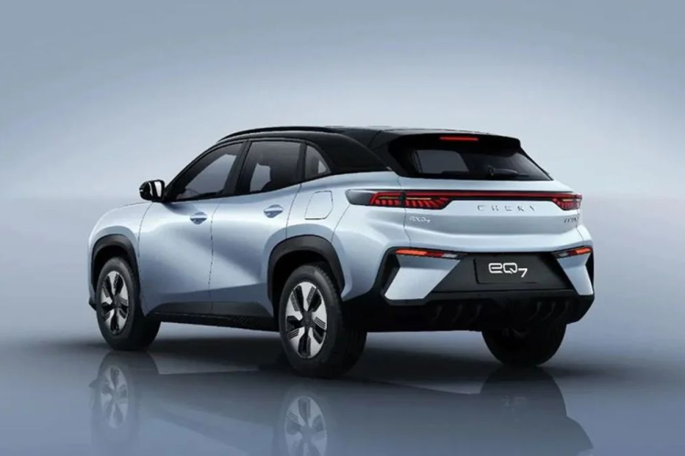 Cung cấp sức mạnh cho Chery eQ7 là 1 mô-tơ điện với công suất tối đa 155 kW (khoảng 210 mã lực), cho phép xe đạt vận tốc tối đa 180 km/h. Ngoài ra, xe còn dùng cụm pin lithium-sắt-photphat (LFP) nhưng chưa rõ dung lượng khả dụng và quãng đường di chuyển.