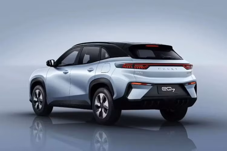 Cung cấp sức mạnh cho Chery eQ7 là 1 mô-tơ điện với công suất tối đa 155 kW (khoảng 210 mã lực), cho phép xe đạt vận tốc tối đa 180 km/h. Ngoài ra, xe còn dùng cụm pin lithium-sắt-photphat (LFP) nhưng chưa rõ dung lượng khả dụng và quãng đường di chuyển.